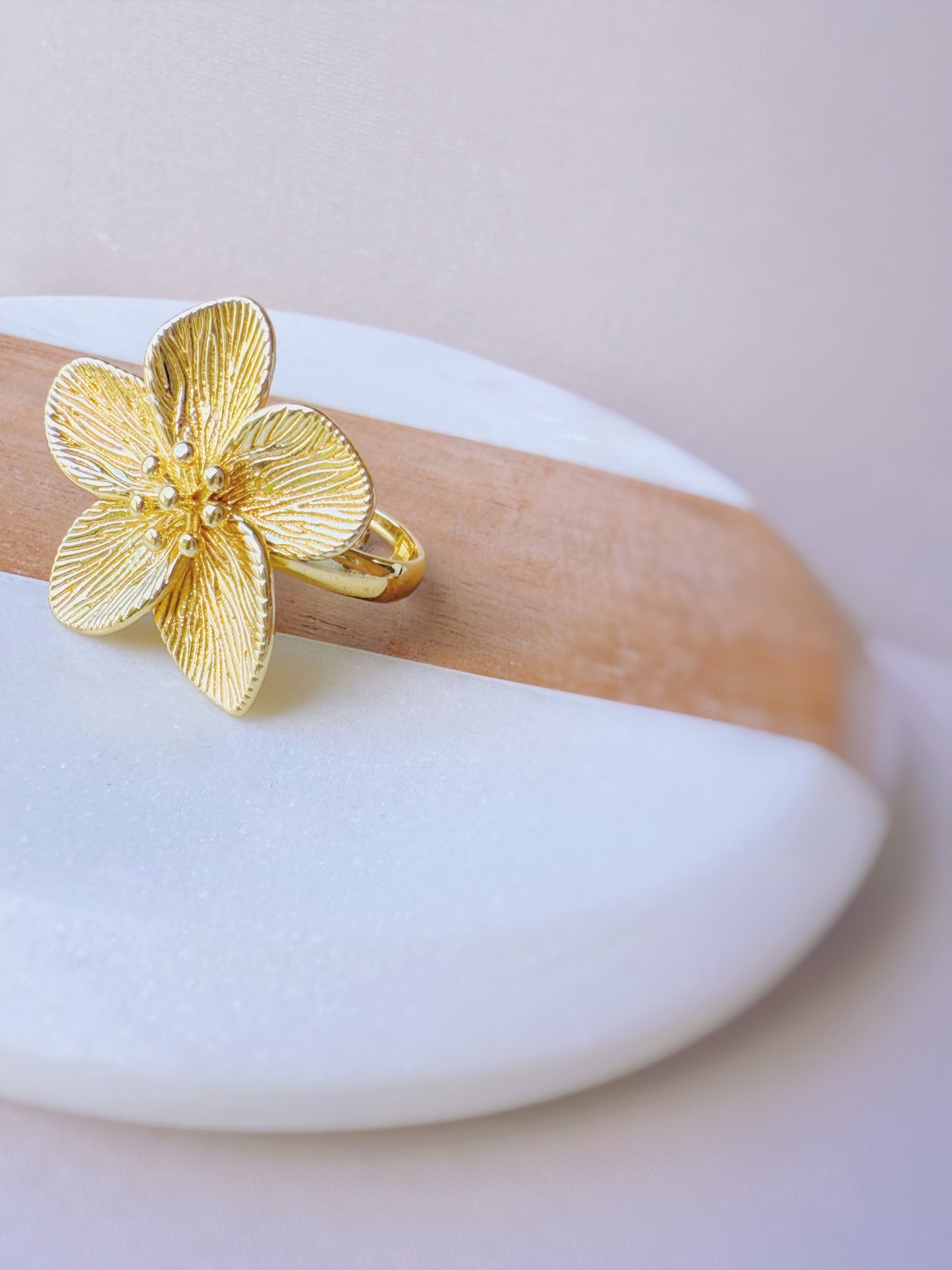 GOLD FLOWER RING