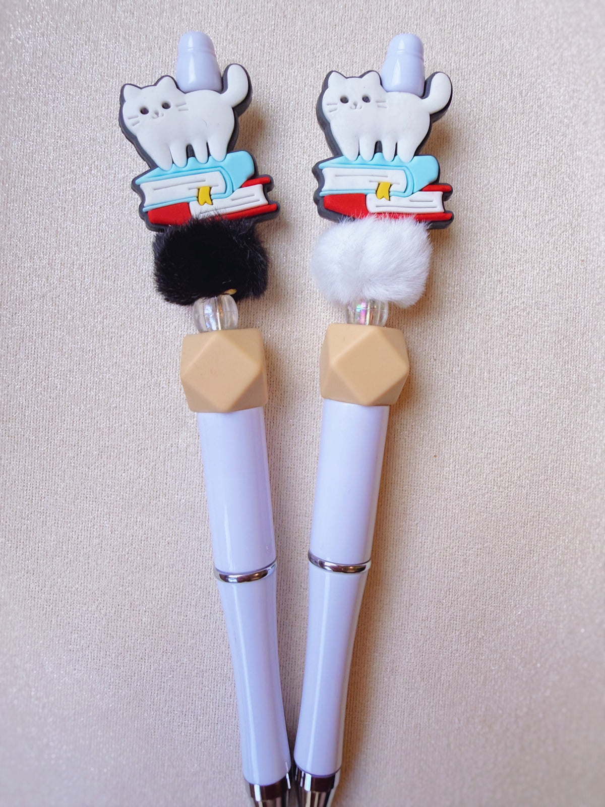 DECORATIVE PEN ~ Cat and books