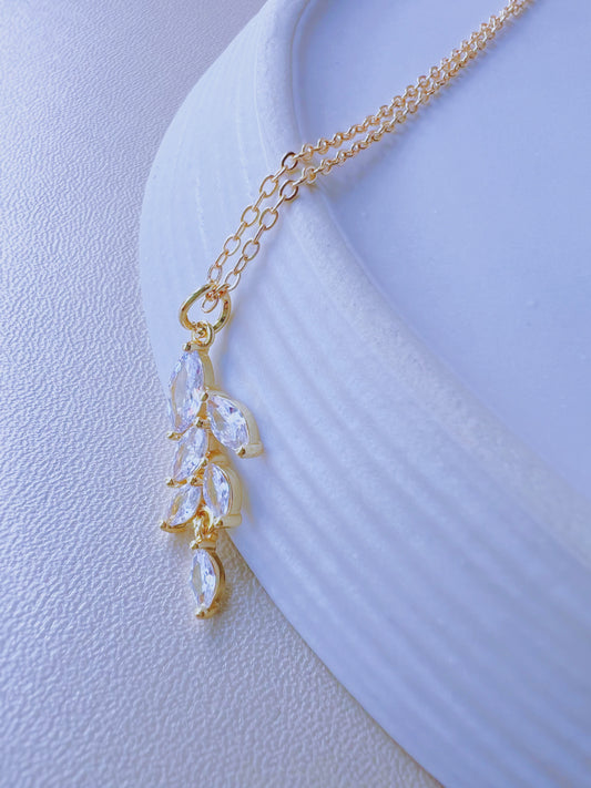 DANGLE MARQUISE LEAF