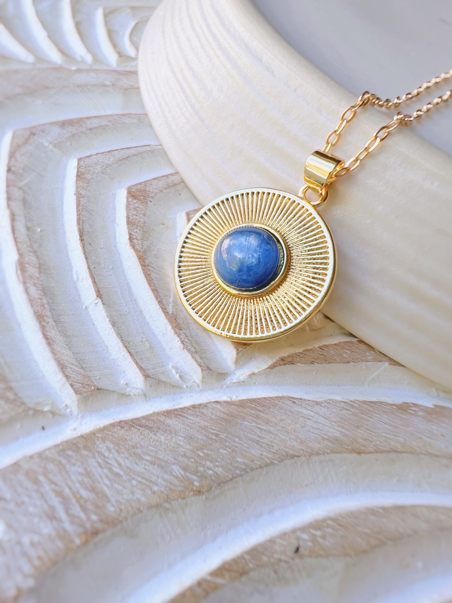 MEDALLION BLUE STONE